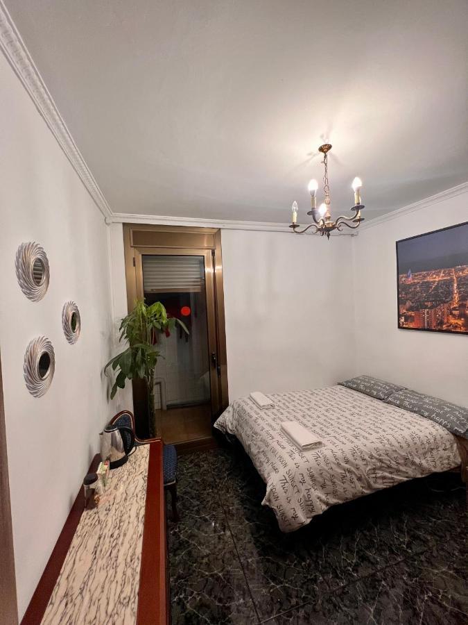 Room Familiar Sants Barcelona Exterior photo